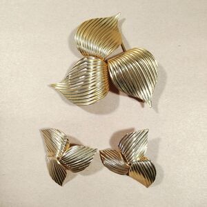 Vintage Sarah Coventry Pin Brooch Clip Earrings Gold Tone Lot Signed